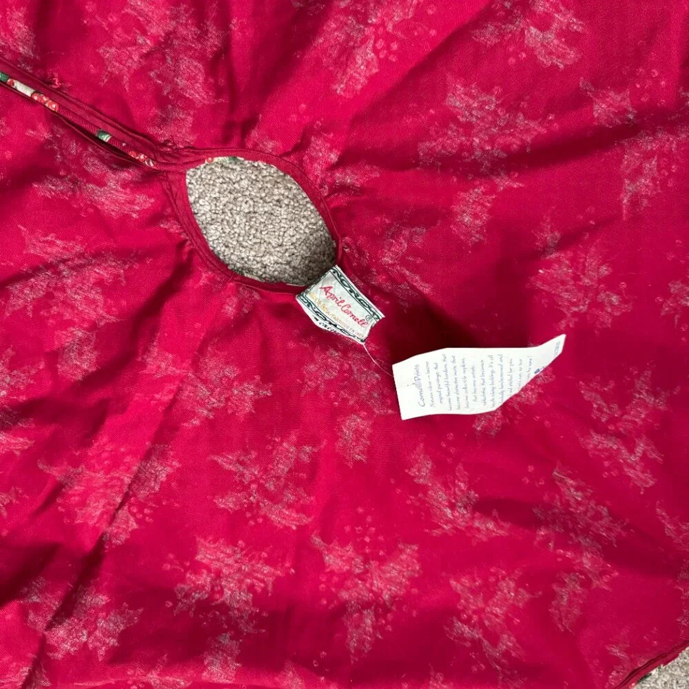 NWT April Cornell Red w/Holly Leaves & Berries Round Christmas Tree Skirt